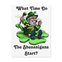 Leprechaun Sentado Em Um Shamrock