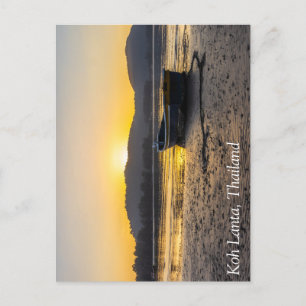 Cartão Postal Levantamento do sol sobre um barco na praia, Koh L