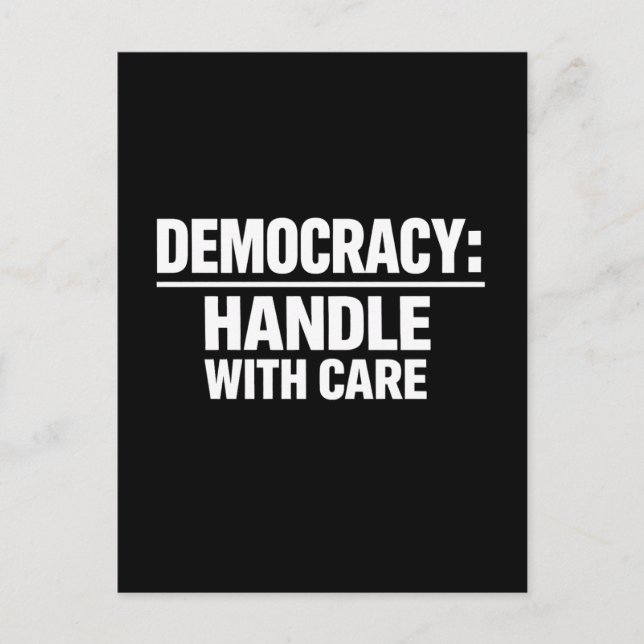 Cartão Postal Lidar com a Democracia com Cuidado (Frente)