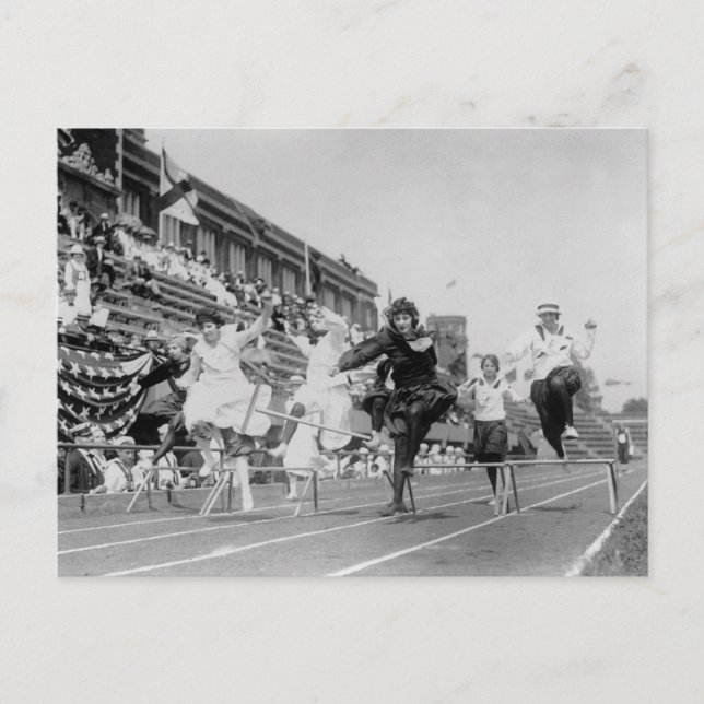 Cartão Postal Limpeza do corredor três: 1920 (Frente)
