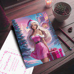 Cartão Postal Linda garota de Natal rosa 01<br><div class="desc">Ótima ilustração de uma linda garota de vestido cor-de-rosa e chapéu de Papai Noel com caixa de presentes perto da árvore de Natal. Escolha esta menina adorável em suítes de Papais noeis cercadas pela magia atmosfera cristã para celebrar suas férias com alegria e um toque de magia. Você pode encontrar...</div>