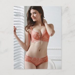 Cartão Postal Linda garota na foto da lingerie