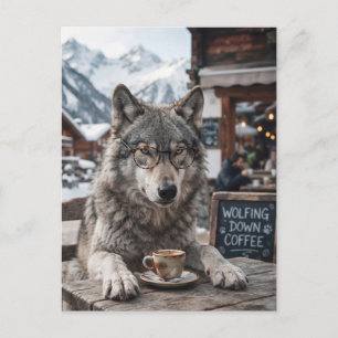Cartão Postal Lobo Usando Óculos Bebendo Café em Estância de Esq