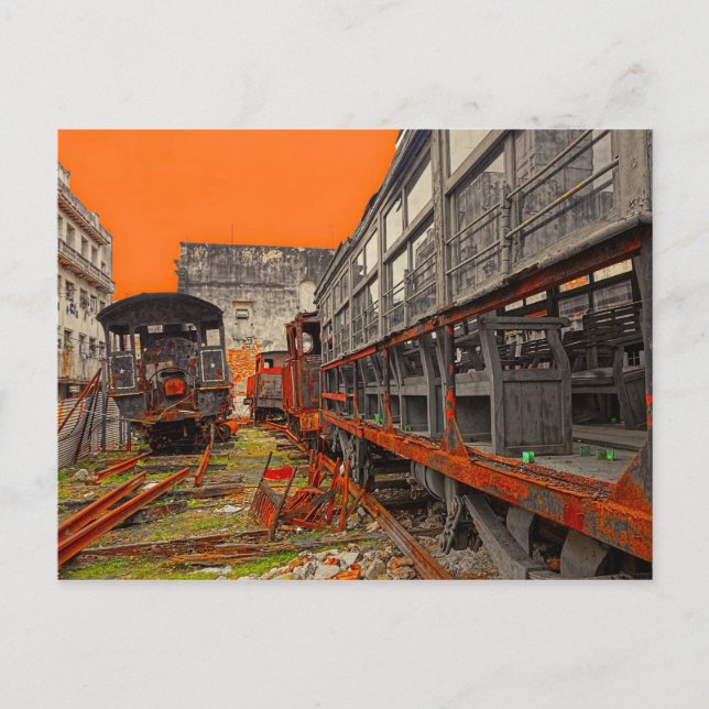 Cartão Postal Locomotivas velhas e enferrujadas e carruagens (Frente)