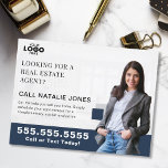 Cartão Postal Logotipo do Marketing Imobiliário do Realtor Farmi<br><div class="desc">Fortaleça sua presença na comunidade com este cartão postal personalizável para imóveis, perfeito para conectar-se a potenciais vendedores domésticos e mostrar sua expertise. Com espaço para carregar seu logotipo e incluir uma foto profissional, este design elegante adiciona um toque pessoal e elegante à estratégia do marketing. Ideal para a agricultura...</div>