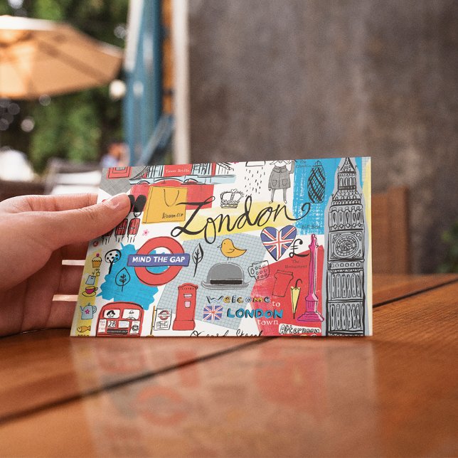 Cartão Postal Londres, Inglaterra (Person holding postcard)