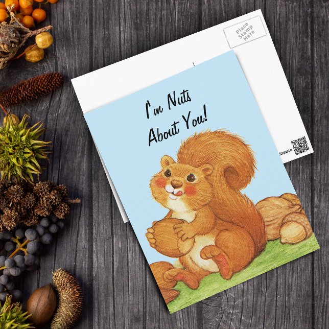 Cartão Postal Loucos Sobre Seu Esquilo Bonito (Cute red squirrel eating his stash of nuts acorns with the Text "I'm Nuts About You" on postcard.)