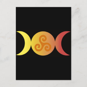 Cartão Postal lua tripla um fundo preto triskell