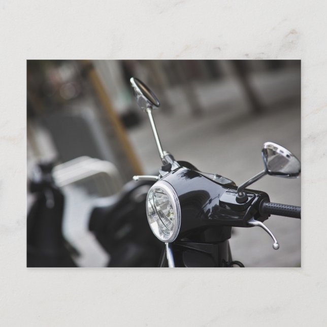 Cartão Postal Madrid, black Vespa scooter (Frente)