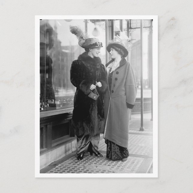 Cartão Postal Mãe e Filha Comprando (Frente)