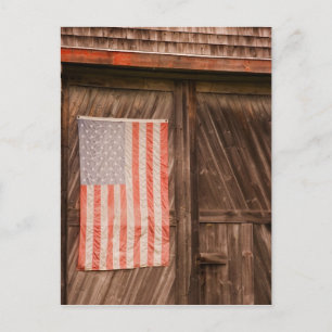 Cartão Postal Maine, bandeira americana desbotada na porta do an