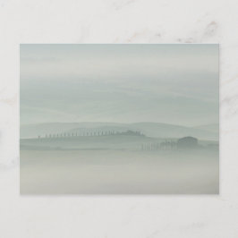 Cartão Postal Manhã de pastel na Toscana nebulosa