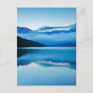Cartão Postal Manhã no lago Bohinj, na Eslovênia