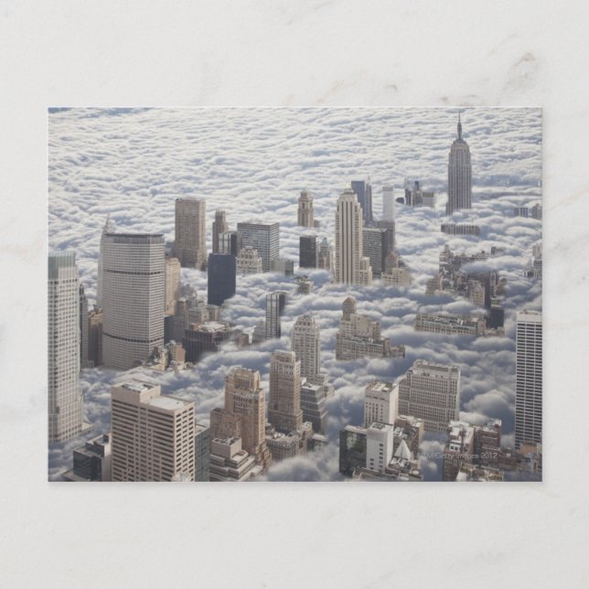 Cartão Postal Manhattan Sob O Céu Nublado (Frente)
