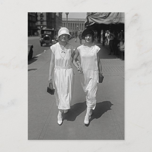 Cartão Postal Mão Andando na Mão, 1924 (Frente)