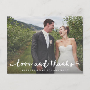 Cartão Postal Mão com Letra Cartaz de casamento Obrigado