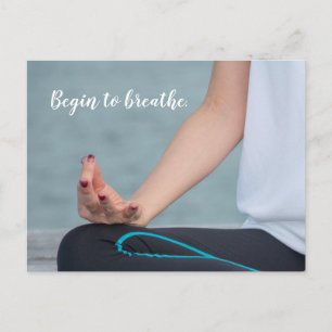Cartão Postal Meditação de Yoga Comece a respirar o dedo