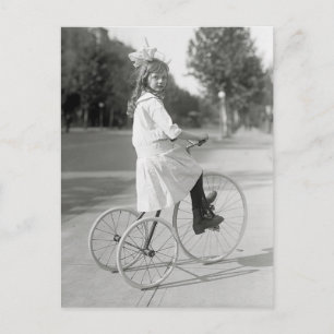 Cartão Postal Menina andando de triciclo, 1917