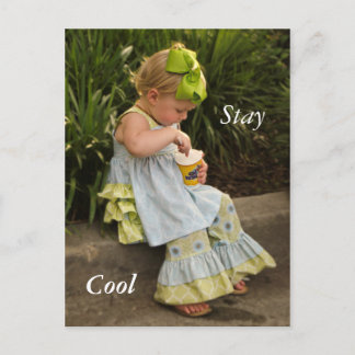 Cartão Postal Menina Comendo Icecream