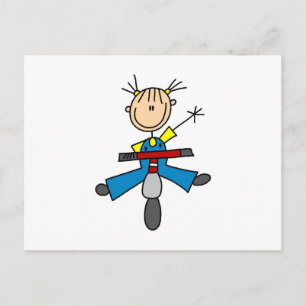 Cartão Postal Menina de palito pilotando uma scooter