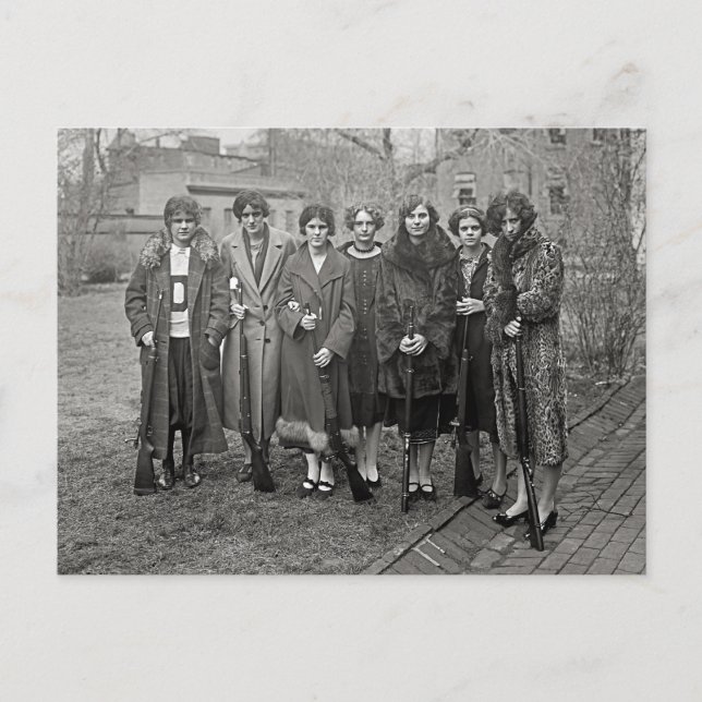 Cartão Postal Meninas Com Rifles, 1925 (Frente)