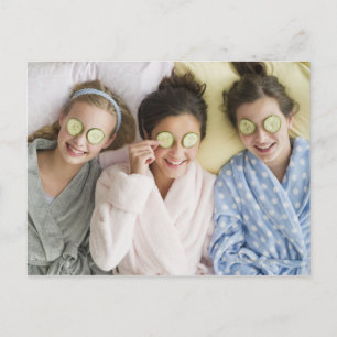 Cartão Postal Meninas tendo um rosto