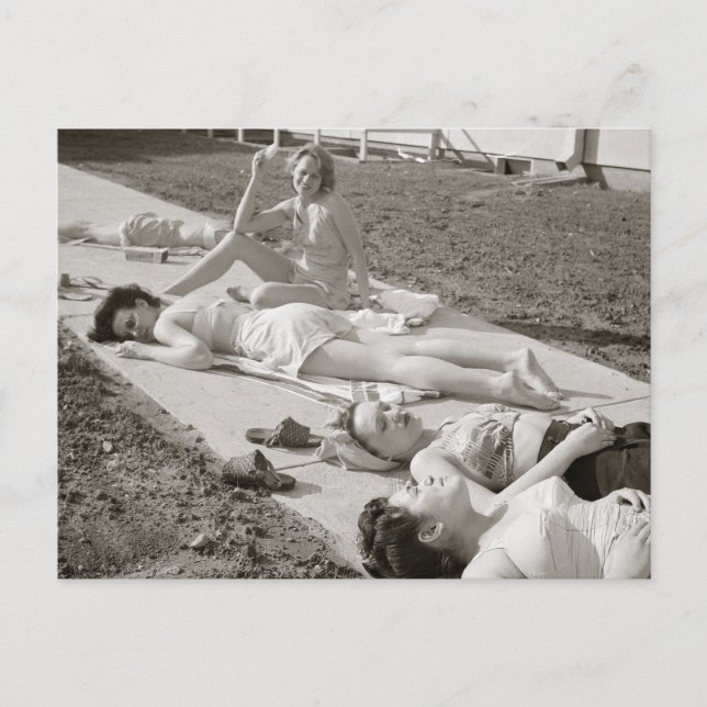 Cartão Postal Meninas tomando sol, 1943 (Frente)