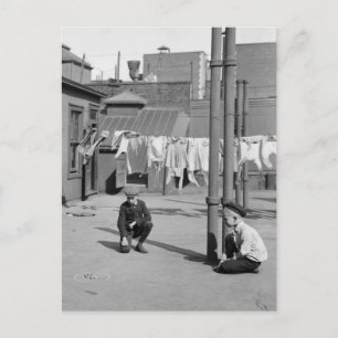 Cartão Postal Meninos Jogando Mármores, início dos anos 1900