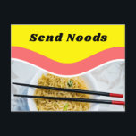 Cartão Postal Mensagem Personalizada de Envio Funny de Noods Ram<br><div class="desc">Adicione o seu próprio título engraçado à frente deste cartão postal ou deixe a mensagem "Enviar Noods" do play em palavras como está. Este cartão-postal é feito para se parecer com um pacote de macarrão-homem com ilustração de uma tigela de macarrão e um esquema de cores amarelo e vermelho-claro. É...</div>