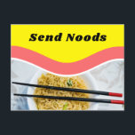 Cartão Postal Mensagem Personalizada de Envio Funny de Noods Ram<br><div class="desc">Adicione o seu próprio título engraçado à frente deste cartão postal ou deixe a mensagem "Enviar Noods" do play em palavras como está. Este cartão-postal é feito para se parecer com um pacote de macarrão-homem com ilustração de uma tigela de macarrão e um esquema de cores amarelo e vermelho-claro. É...</div>