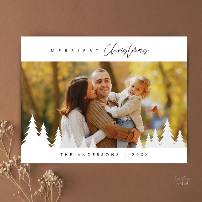 Cartão Postal Merriest Christmas Family Photo Outdoor Pine Trees (Merriest Christmas Family Photo Outdoor Pine Trees Postcard )
