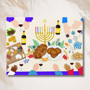 Cartão Postal Mesa Feliz de Hanukkah com Menorá, Comida e Famíli