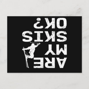 Cartão Postal Meus Esquis Estão Ok Dito de Esquiador Engraçado