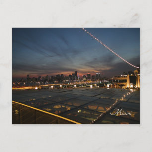 Cartão Postal Miami Skyline de um navio de cruzeiro