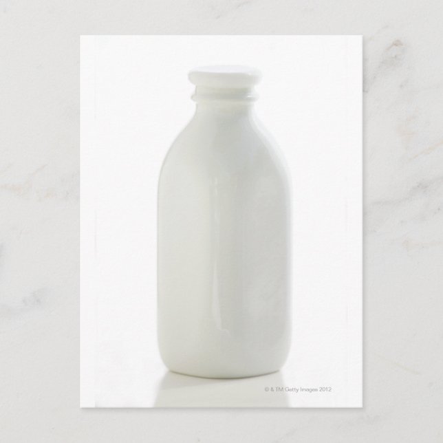 Cartão Postal Milk bottle on white background (Frente)