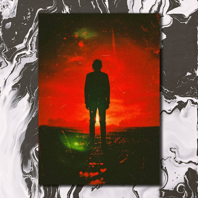 Cartão Postal Mistério Escuro Horror Homem em campo (Criador carregado)