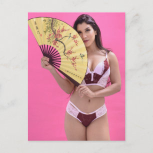 Cartão Postal Modelo de lingerie a quente