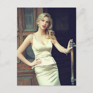 Cartão Postal Modelo de março do Mês