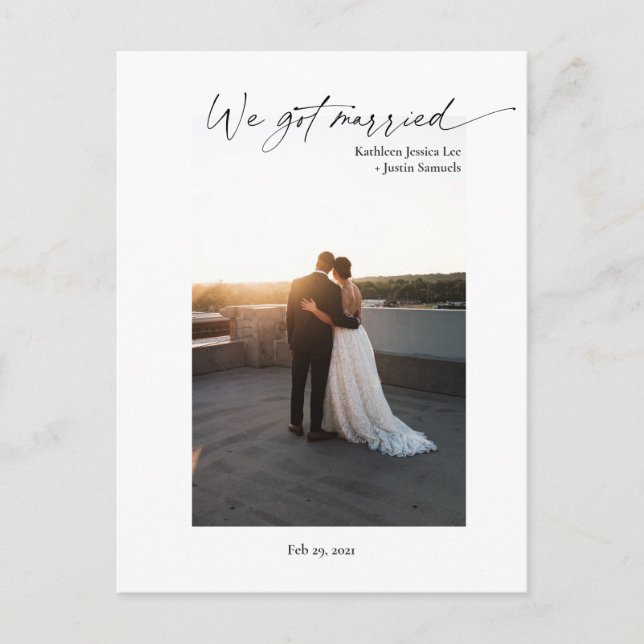 Cartão Postal Modern Casamos com uma simples surpresa Foto (Frente)