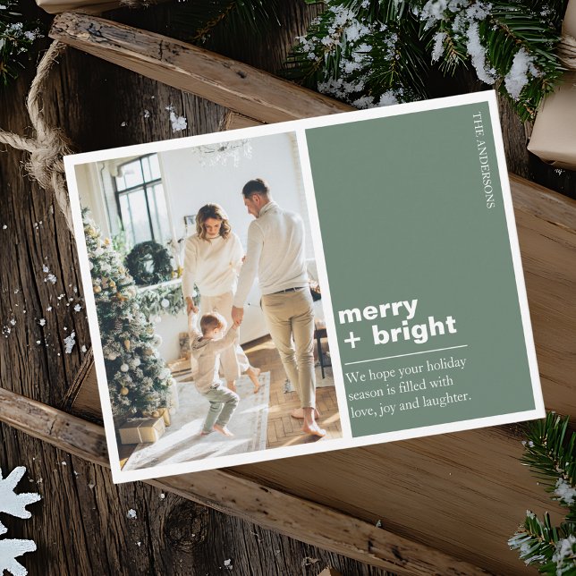 Cartão Postal Modern Green “Merry + Bright” Christmas Photo (Criador carregado)