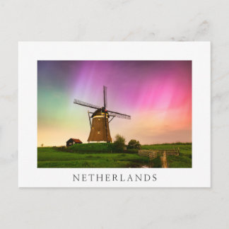 Cartão Postal Moinho de vento tradicional sob a Aurora Boreal