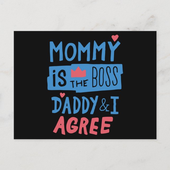 Cartão Postal Mommy is the boss Daddy and I agree (Frente)