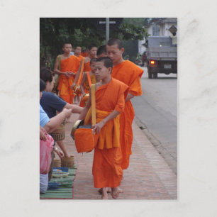 Cartão Postal Monges coletando esmolas em Luang Prabang, Laos- 2
