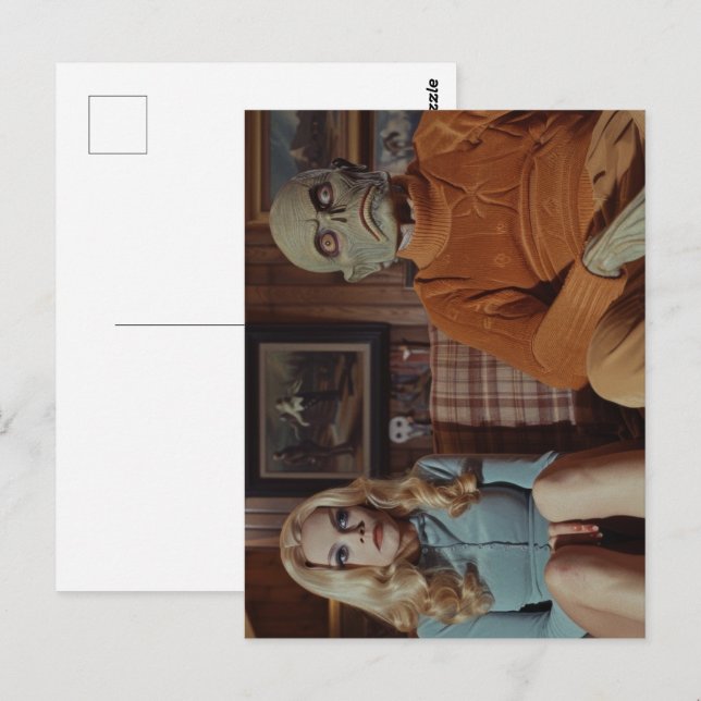 Cartão Postal Monstro e Mulher no sofá dos anos 70 (Frente/Verso)