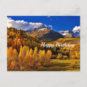Cartão Postal Montanha de árvores amarelas bonitas de aniversári