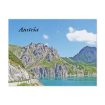 Montanhas austríacas em Vorarlberg no Verão