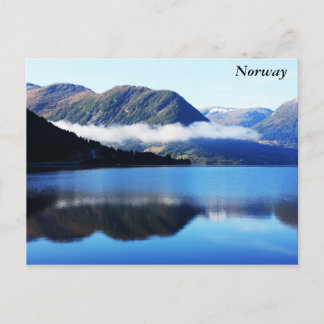 Cartão Postal Montanhas escandinavas, o mar do Norte, levadas...