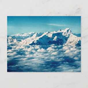 Cartão Postal Montanhas Himalaias em Nuvens Céu Azul