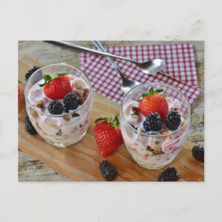 Cartão Postal Morango de morango sobremesa doces pós-travessia