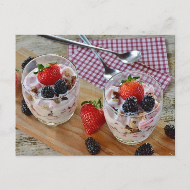 Cartão Postal Morango de morango sobremesa doces pós-travessia (Frente)